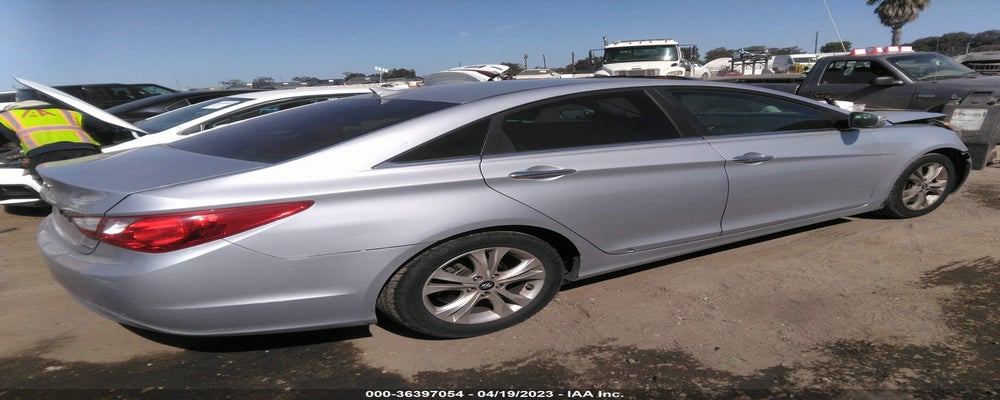 5NPEC4AC8BH266174 2011 HYUNDAI SONATA photo no. 4