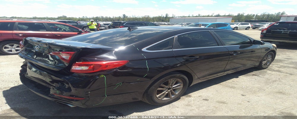 5NPE24AF7FH000566 2015 HYUNDAI SONATA photo no. 4