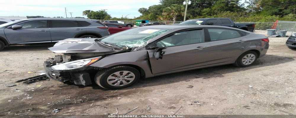 KMHCT4AE2HU366676 2017 HYUNDAI ACCENT photo no. 2