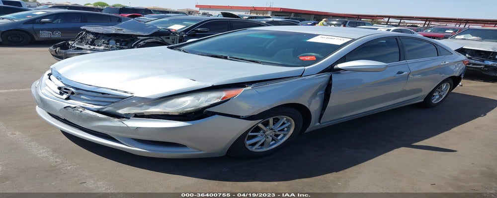 5NPEB4AC4BH185594 2011 HYUNDAI SONATA photo no. 2