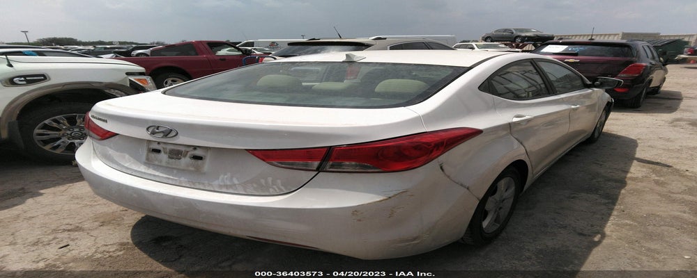 5NPDH4AEXDH233324 2013 HYUNDAI ELANTRA photo no. 4