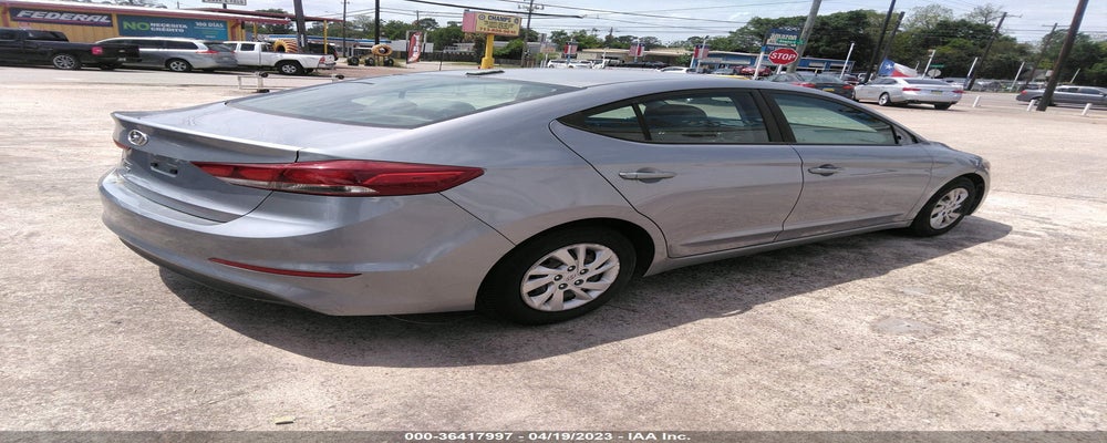 5NPD74LF8HH104383 2017 HYUNDAI ELANTRA photo no. 4
