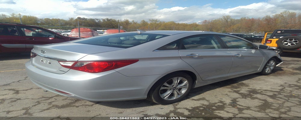 5NPEC4AC3BH240226 2011 HYUNDAI SONATA photo no. 4