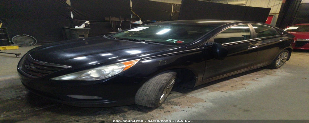 5NPEC4AC8BH121832 2011 HYUNDAI SONATA photo no. 2
