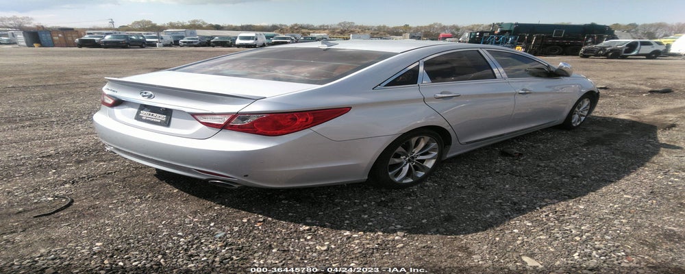 5NPEC4AC2DH633704 2013 HYUNDAI SONATA photo no. 4