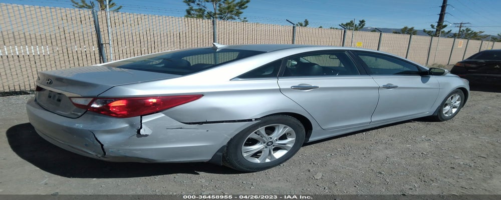5NPEC4ACXBH142472 2011 HYUNDAI SONATA photo no. 4