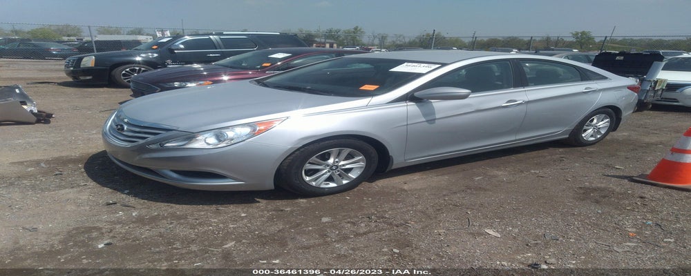 5NPEB4AC1BH023308 2011 HYUNDAI SONATA photo no. 2