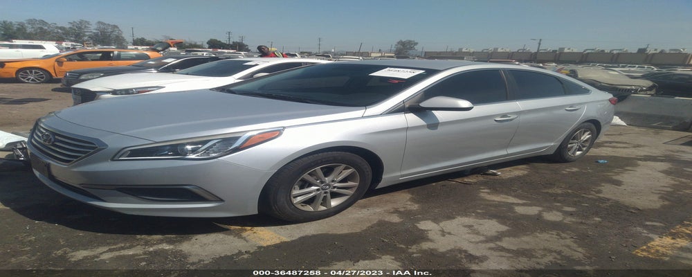 5NPE24AF0HH585767 2017 HYUNDAI SONATA photo no. 2