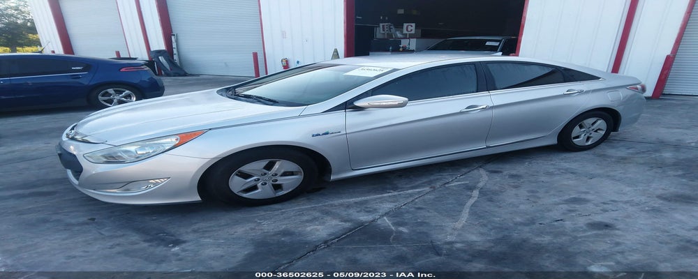 KMHEC4A4XBA001560 2011 HYUNDAI SONATA photo no. 2
