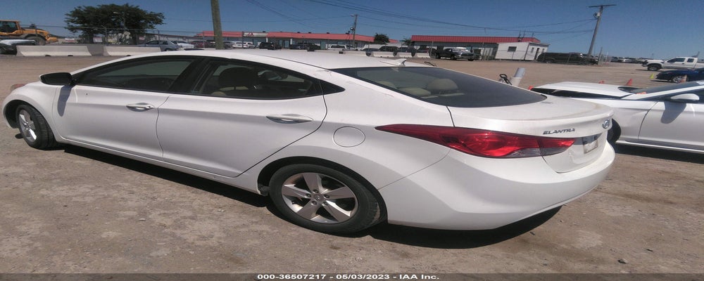 5NPDH4AE8DH305833 2013 HYUNDAI ELANTRA photo no. 3