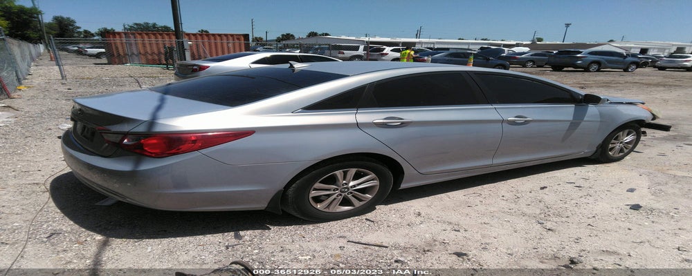 5NPEB4AC9BH107585 2011 HYUNDAI SONATA photo no. 4