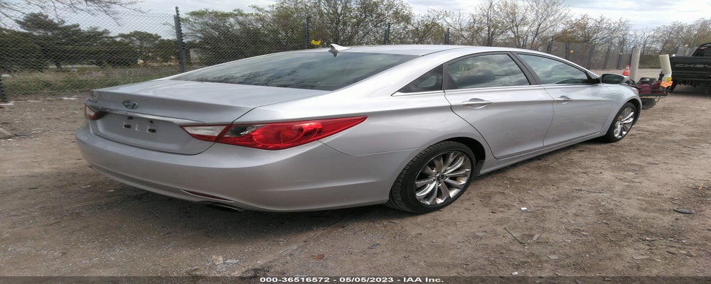 5NPEC4ACXBH251739 2011 HYUNDAI SONATA photo no. 4