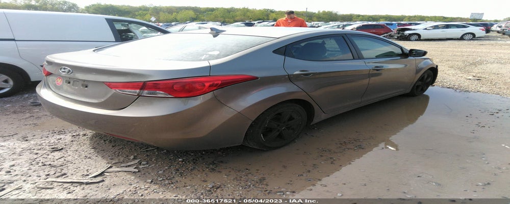 5NPDH4AE4DH354074 2013 HYUNDAI ELANTRA photo no. 4