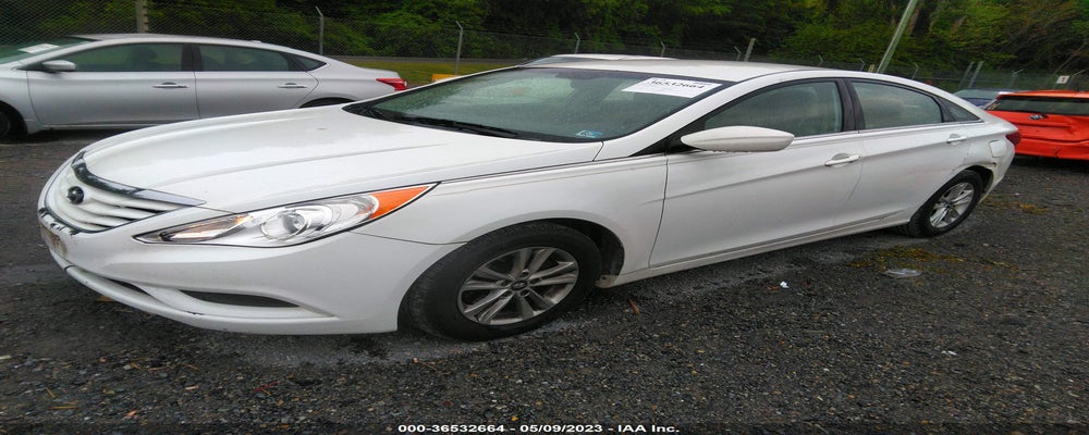 5NPEB4AC3BH307040 2011 HYUNDAI SONATA photo no. 2