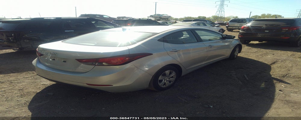 5NPDH4AE4GH718871 2016 HYUNDAI ELANTRA photo no. 4