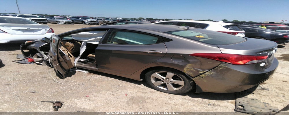 5NPDH4AE9DH196038 2013 HYUNDAI ELANTRA photo no. 3