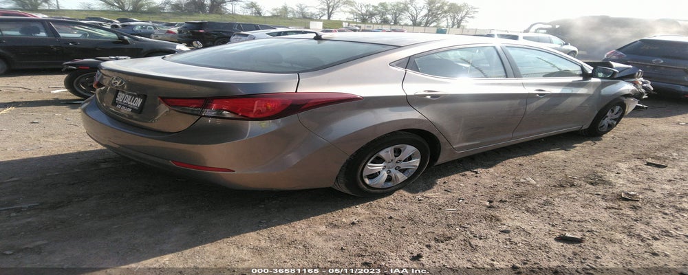 5NPDH4AE4GH688304 2016 HYUNDAI ELANTRA photo no. 4