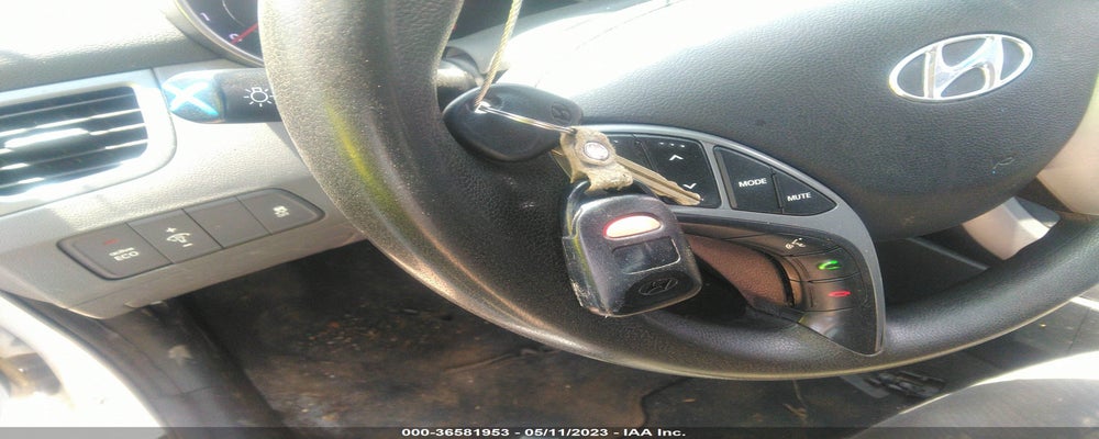 5NPDH4AE3GH748573 2016 HYUNDAI ELANTRA photo no. 11
