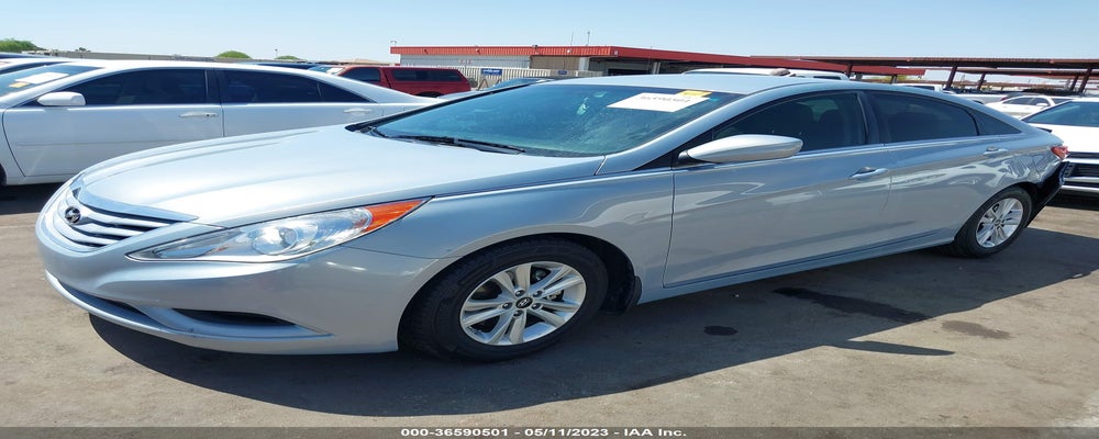 5NPEB4AC4BH268801 2011 HYUNDAI SONATA photo no. 2
