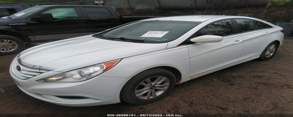 5NPEB4AC7BH138088 2011 HYUNDAI SONATA photo no. 2