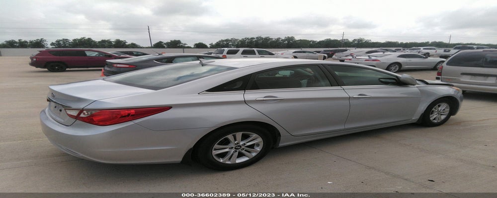 5NPEB4ACXBH286588 2011 HYUNDAI SONATA photo no. 4