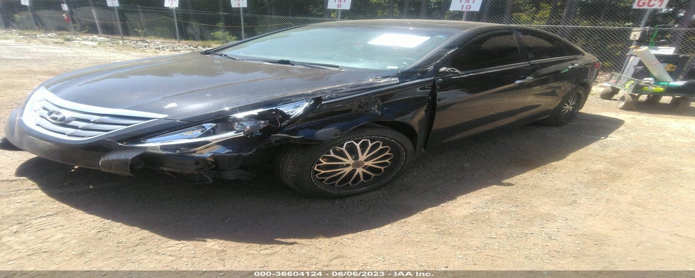 5NPEC4AC8BH103184 2011 HYUNDAI SONATA photo no. 2