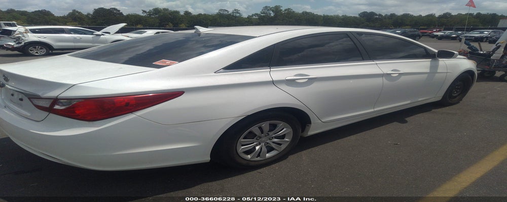 5NPEB4AC2BH210377 2011 HYUNDAI SONATA photo no. 4