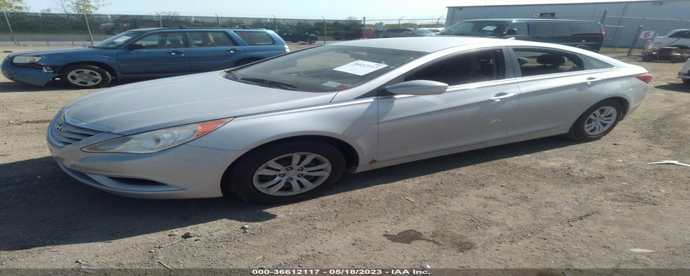 5NPEB4AC9BH070649 2011 HYUNDAI SONATA photo no. 2