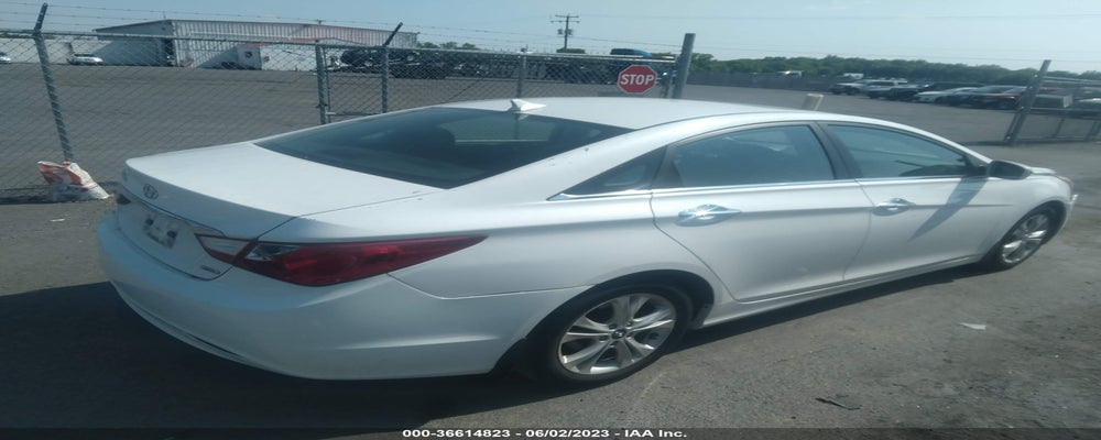 5NPEC4AC8BH121734 2011 HYUNDAI SONATA photo no. 4