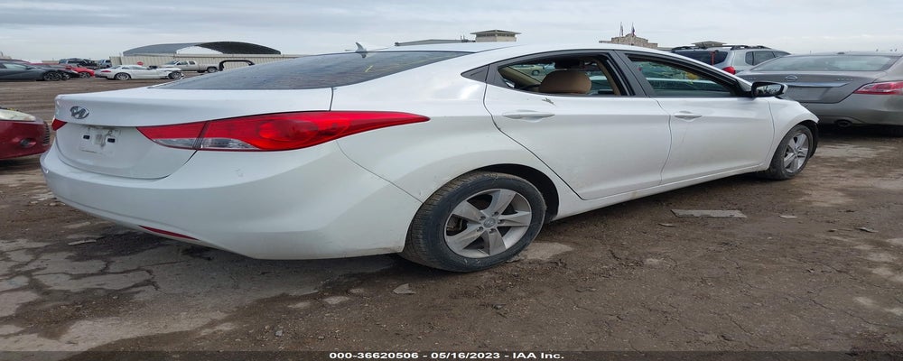 5NPDH4AE1DH385864 2013 HYUNDAI ELANTRA photo no. 4