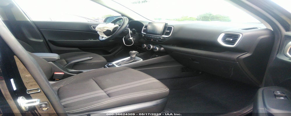 KMHRC8A3XNU166835 2022 HYUNDAI VENUE photo no. 5