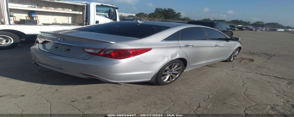 5NPEC4AC7BH122678 2011 HYUNDAI SONATA photo no. 4