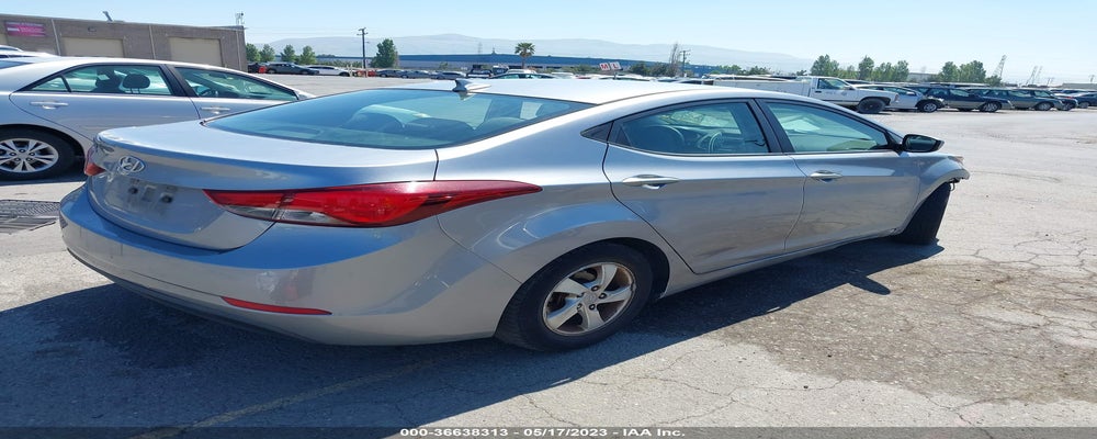 5NPDH4AEXFH559806 2015 HYUNDAI ELANTRA photo no. 4