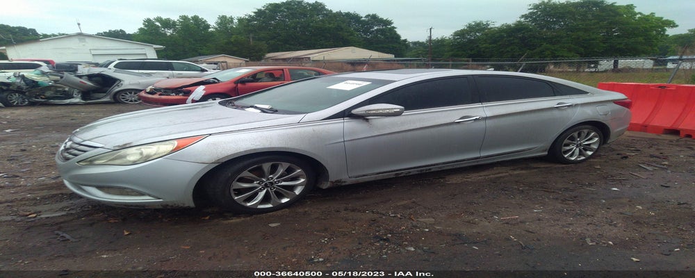 5NPEC4AB8BH200439 2011 HYUNDAI SONATA photo no. 2