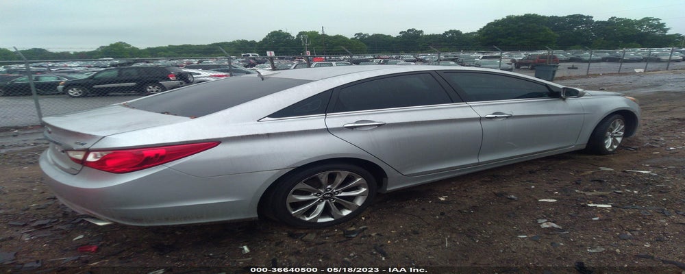 5NPEC4AB8BH200439 2011 HYUNDAI SONATA photo no. 4