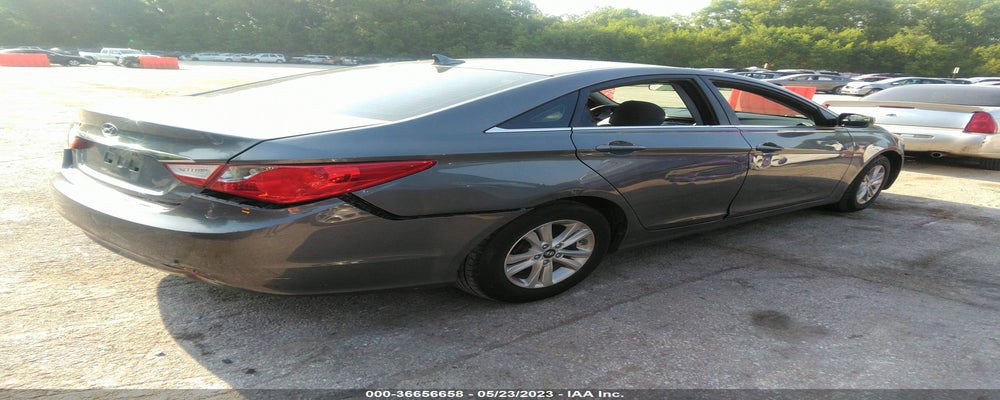 5NPEB4ACXBH144483 2011 HYUNDAI SONATA photo no. 4
