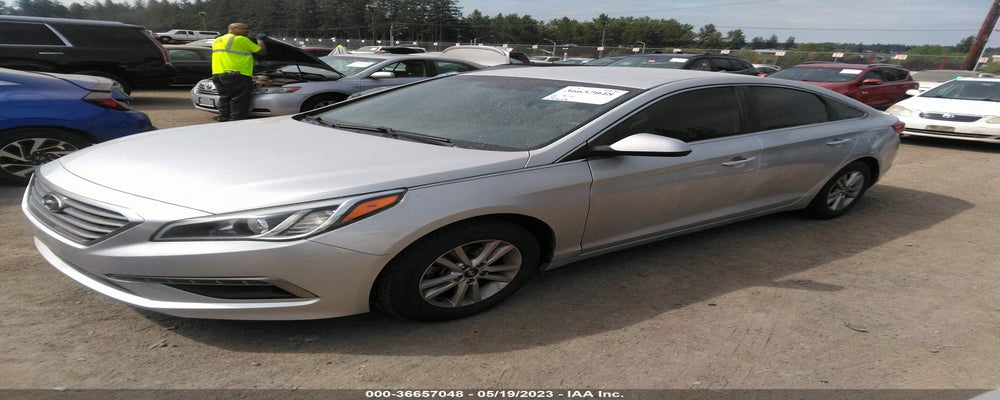 5NPE24AF8FH082081 2015 HYUNDAI SONATA photo no. 2