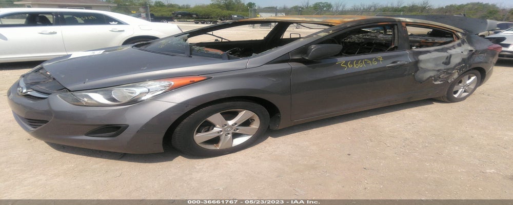 5NPDH4AE4DH265797 2013 HYUNDAI ELANTRA photo no. 2