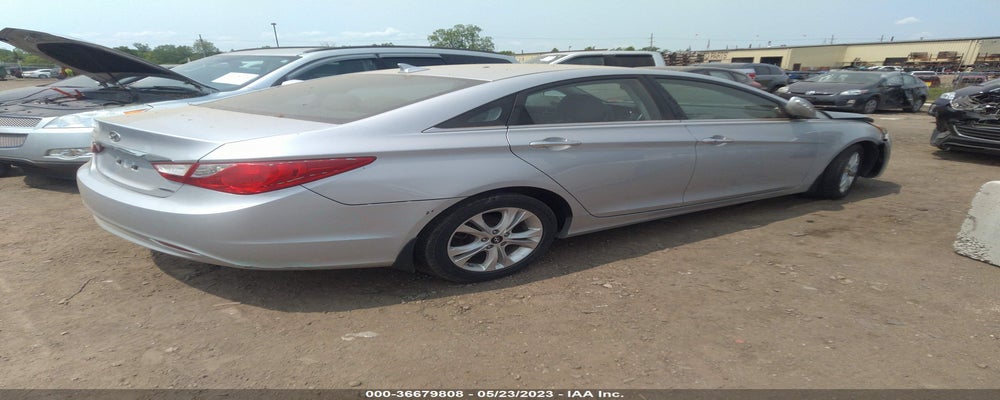 5NPEC4AC8BH132524 2011 HYUNDAI SONATA photo no. 4
