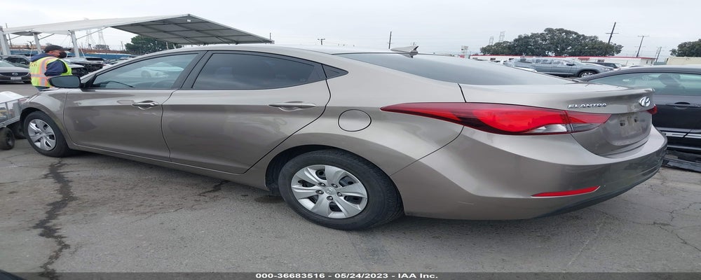 5NPDH4AE2GH773304 2016 HYUNDAI ELANTRA photo no. 3