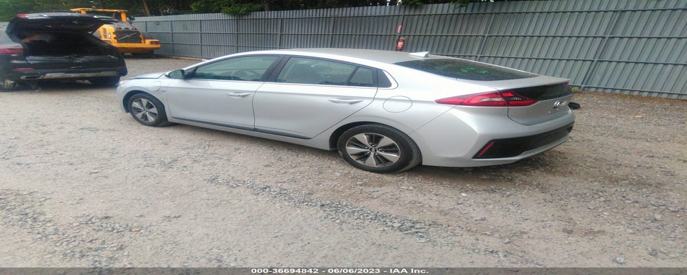 KMHC75LDXKU154856 2019 HYUNDAI IONIQ PLUG-IN HYBRID photo no. 3