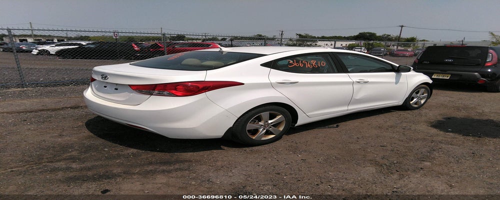 5NPDH4AE4DH404097 2013 HYUNDAI ELANTRA photo no. 4
