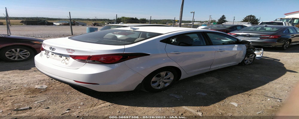 5NPDH4AE2GH669217 2016 HYUNDAI ELANTRA photo no. 4