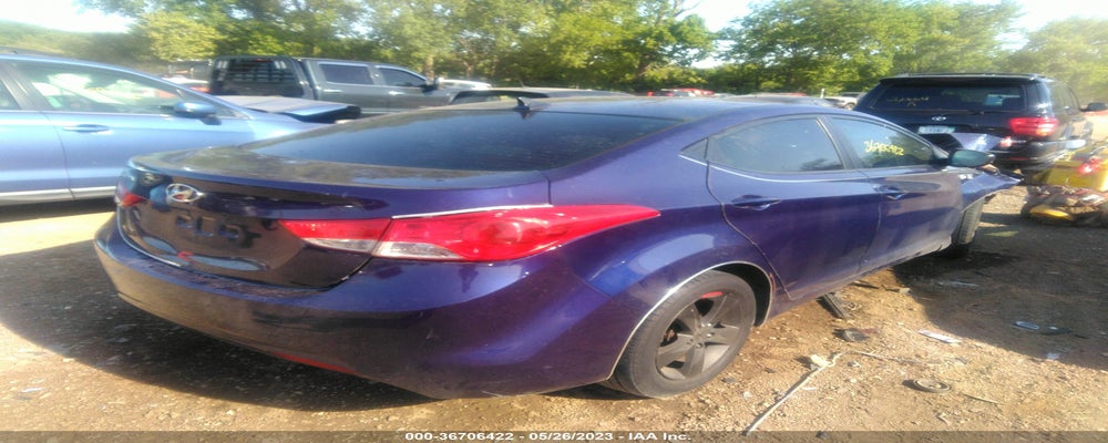 5NPDH4AEXDH195898 2013 HYUNDAI ELANTRA photo no. 4