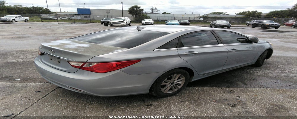 5NPEB4AC8BH131795 2011 HYUNDAI SONATA photo no. 4