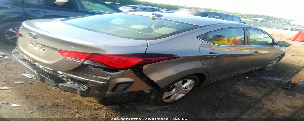 5NPDH4AE1GH765789 2016 HYUNDAI ELANTRA photo no. 4