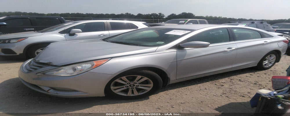 5NPEB4AC2DH569084 2013 HYUNDAI SONATA photo no. 2