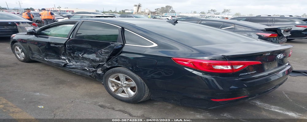 5NPE24AF2HH563057 2017 HYUNDAI SONATA photo no. 3
