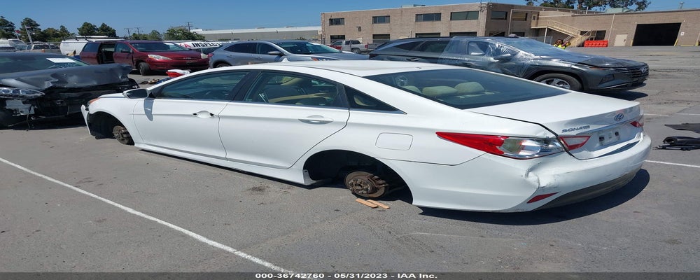 5NPEB4ACXEH924908 2014 HYUNDAI SONATA photo no. 3