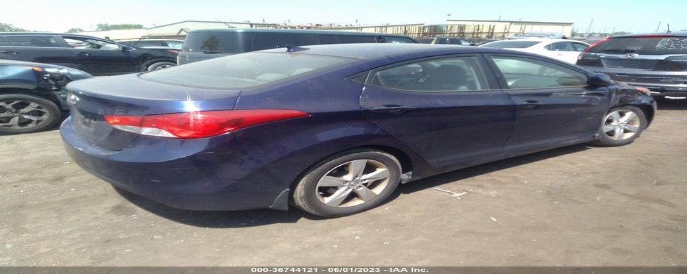 5NPDH4AE5DH195372 2013 HYUNDAI ELANTRA photo no. 4